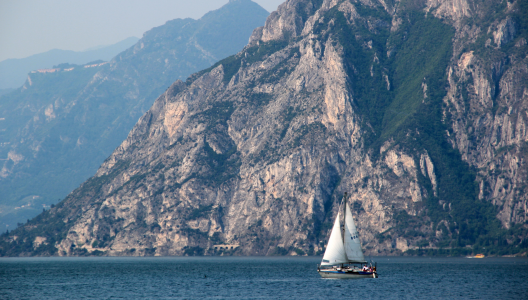 Sailing Cruise in the Northern Lake Region.2